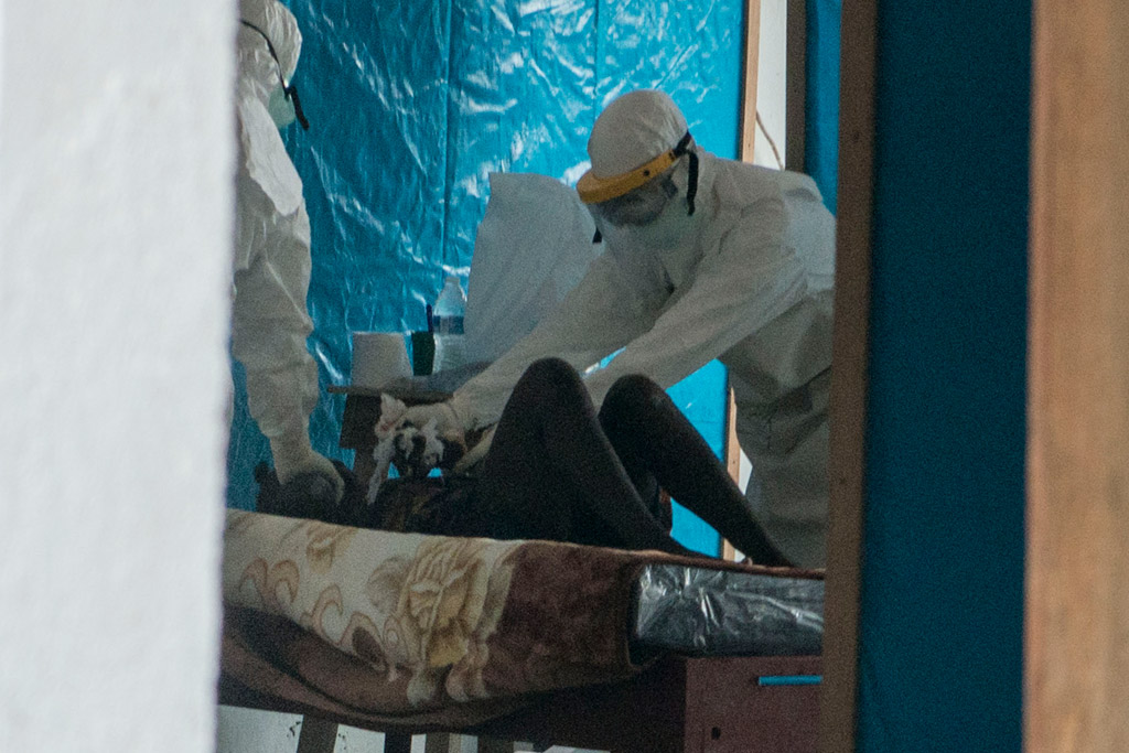 Ebola không lây truyền qua đường hô hấp